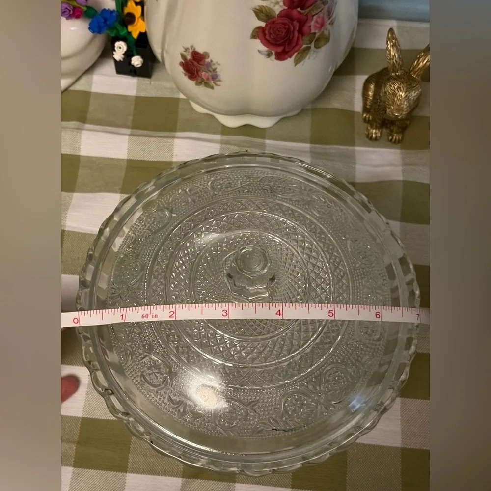 Vintage 1980s KIG Malaysia Fleur-de-lis glass candy/trinket/body powder dish